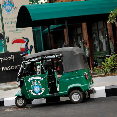 Bali Dynasty Resort Kuta Lombok Εξωτερικό φωτογραφία A tuk-tuk in Vientiane