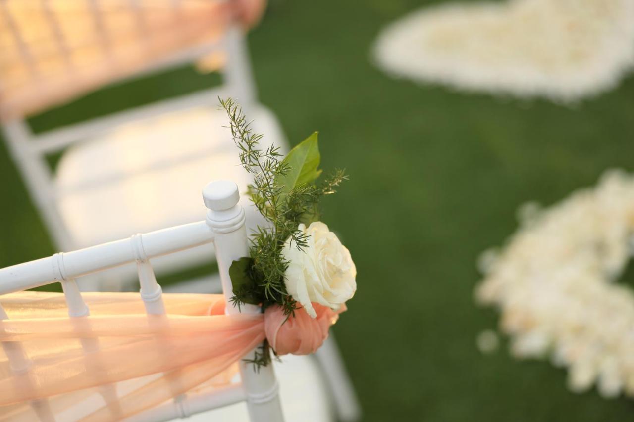 Bali Dynasty Resort Kuta Lombok Εξωτερικό φωτογραφία A boutonnière