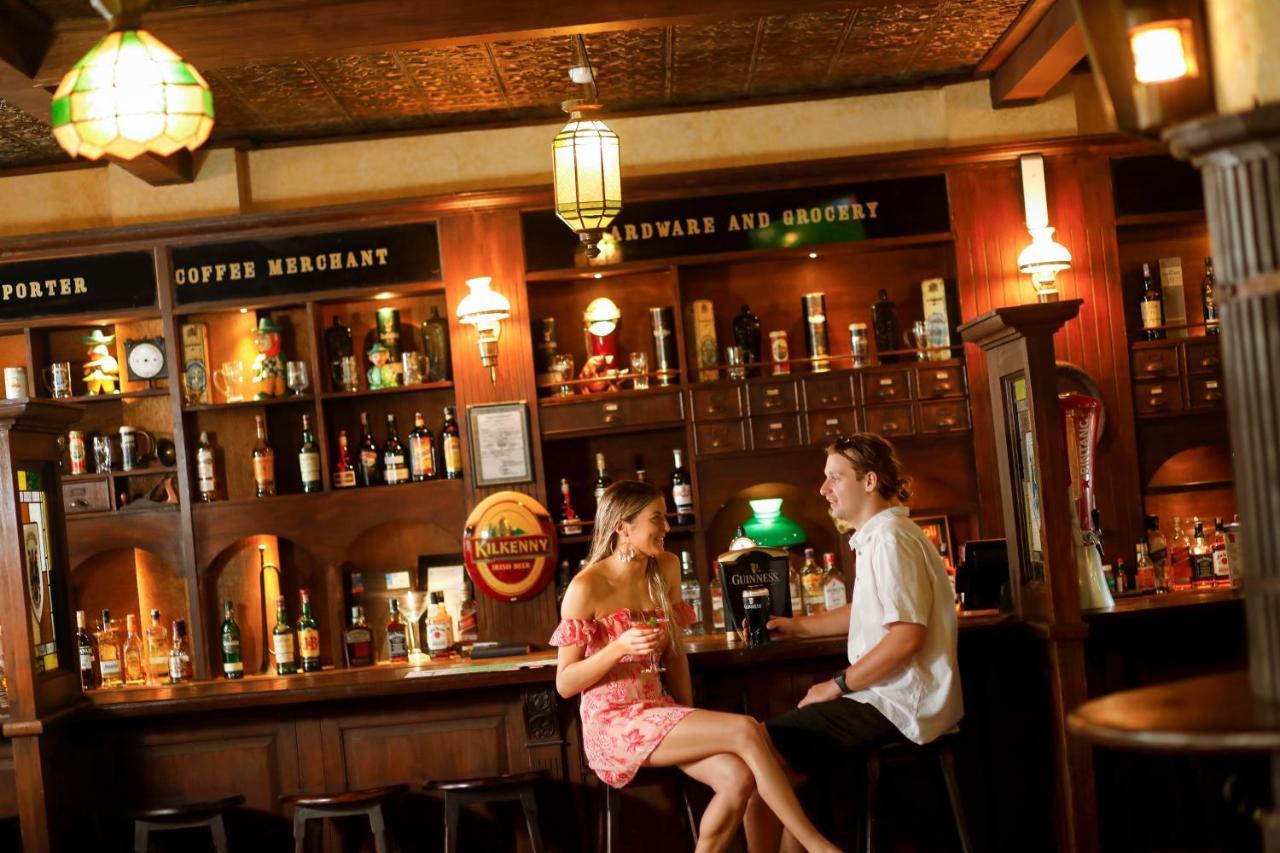 Bali Dynasty Resort Kuta Lombok Εξωτερικό φωτογραφία The bar at the Old Vic