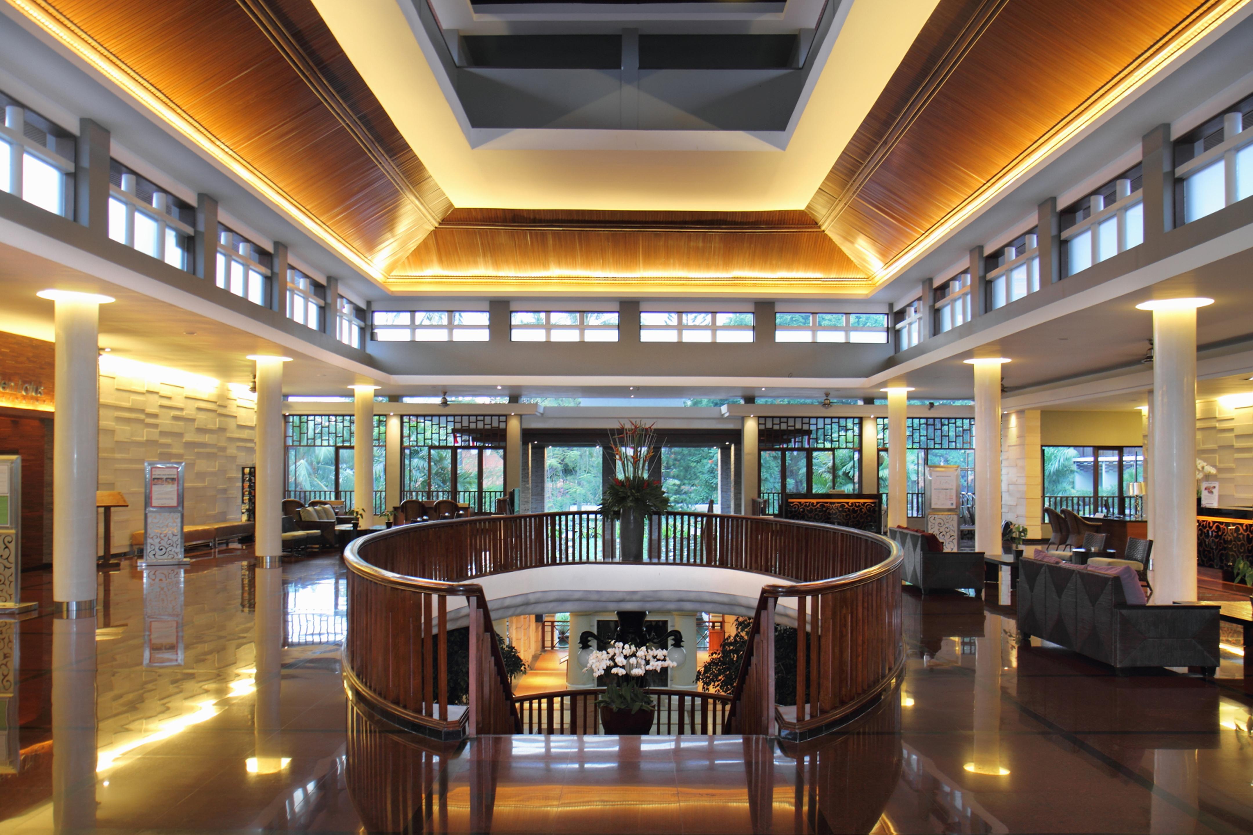 Bali Dynasty Resort Kuta Lombok Εξωτερικό φωτογραφία The lobby of the International School of Asia and the Pacific