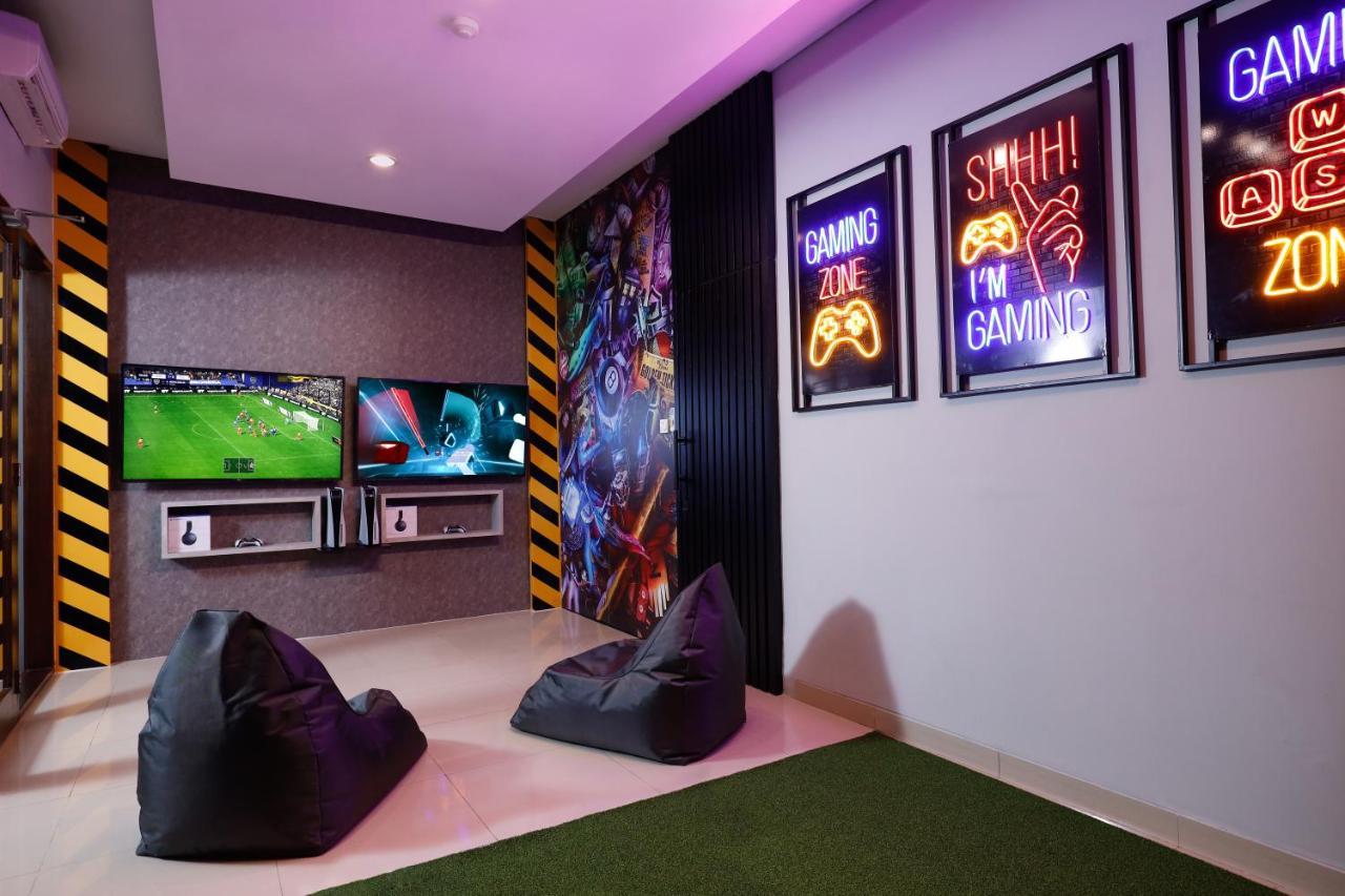 Bali Dynasty Resort Kuta Lombok Εξωτερικό φωτογραφία The gaming room at the 2016 FIFA Club World Cup
