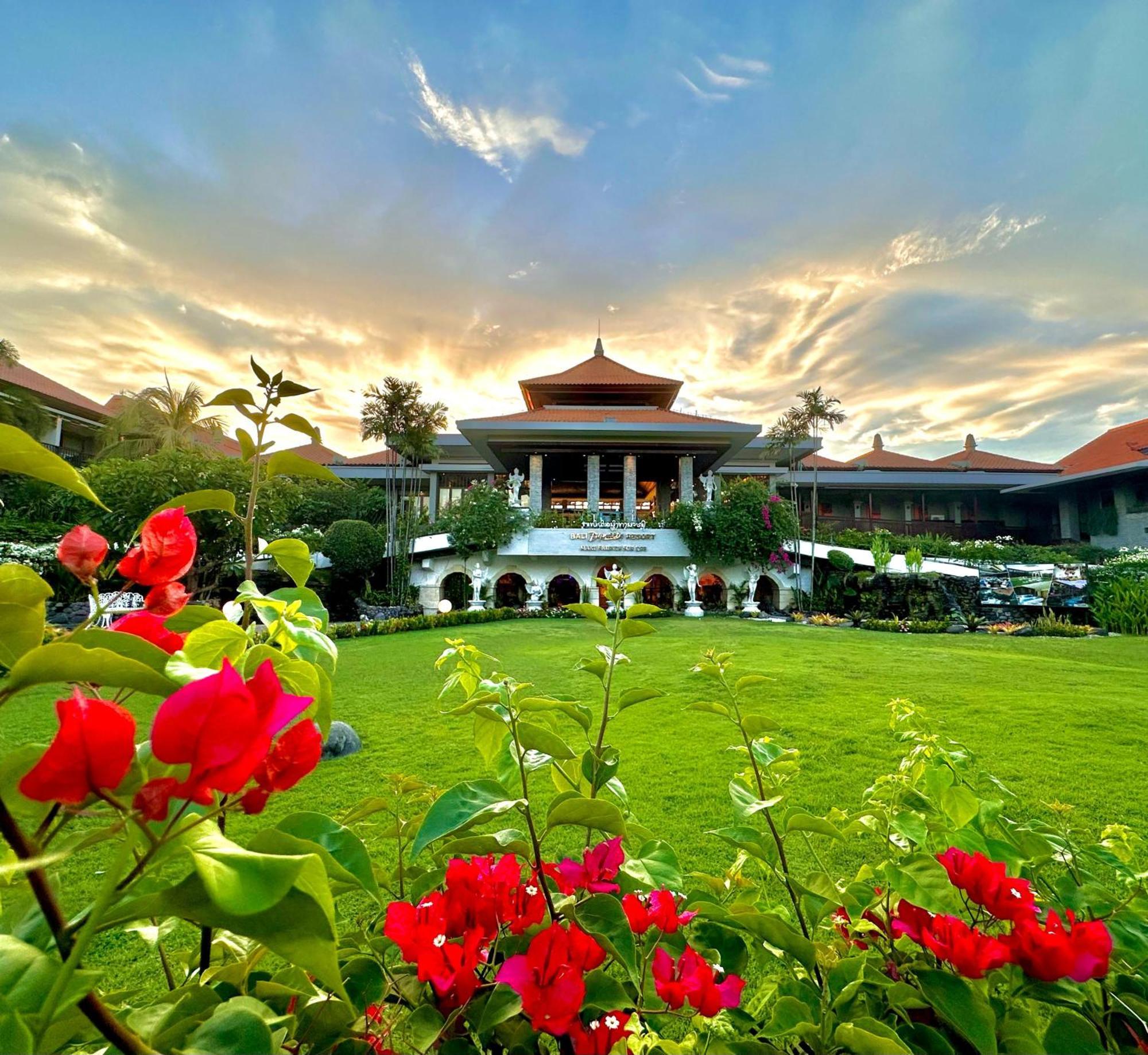 Bali Dynasty Resort Kuta Lombok Εξωτερικό φωτογραφία The main building of the university