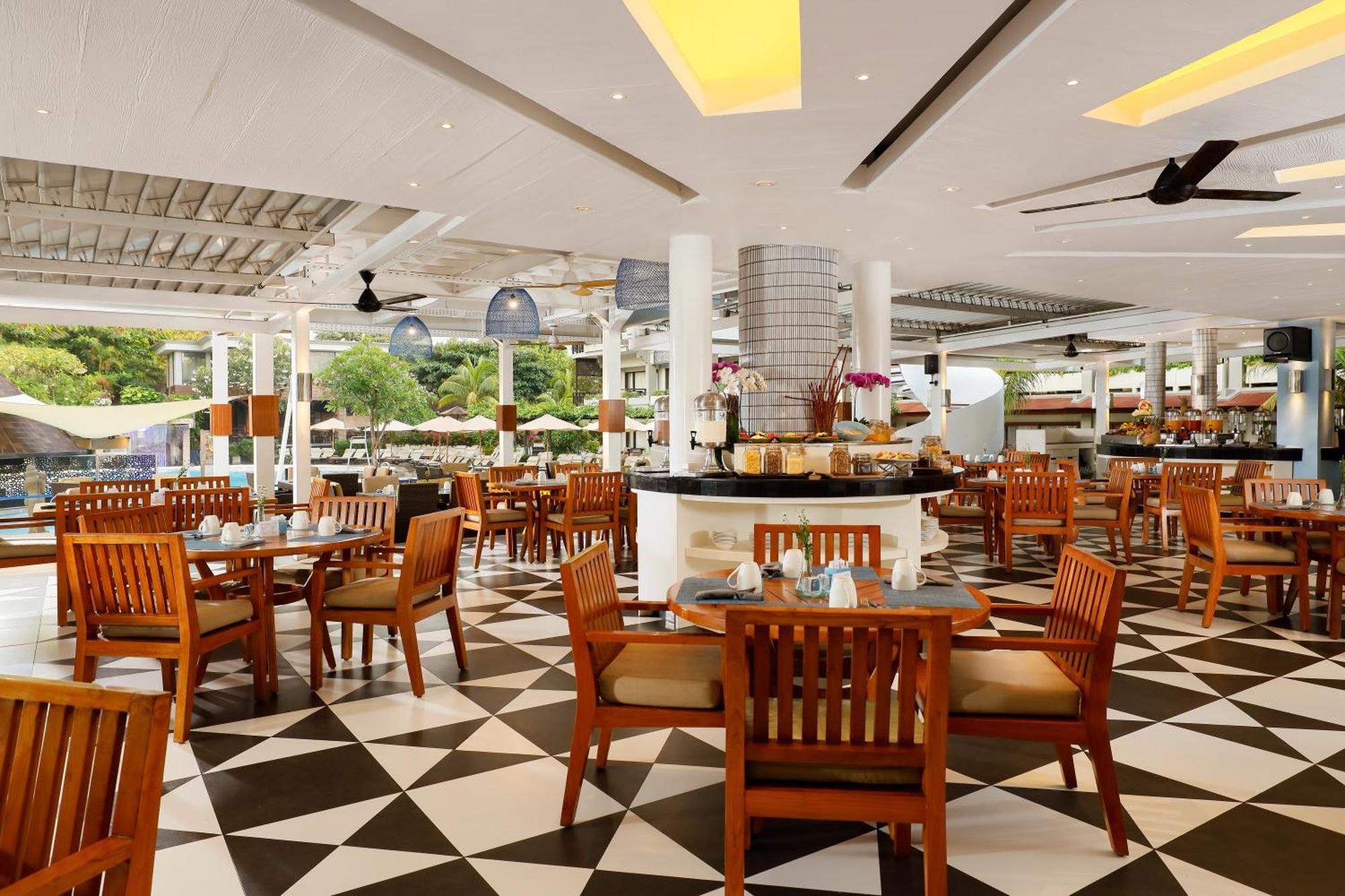 Bali Dynasty Resort Kuta Lombok Εξωτερικό φωτογραφία The restaurant
