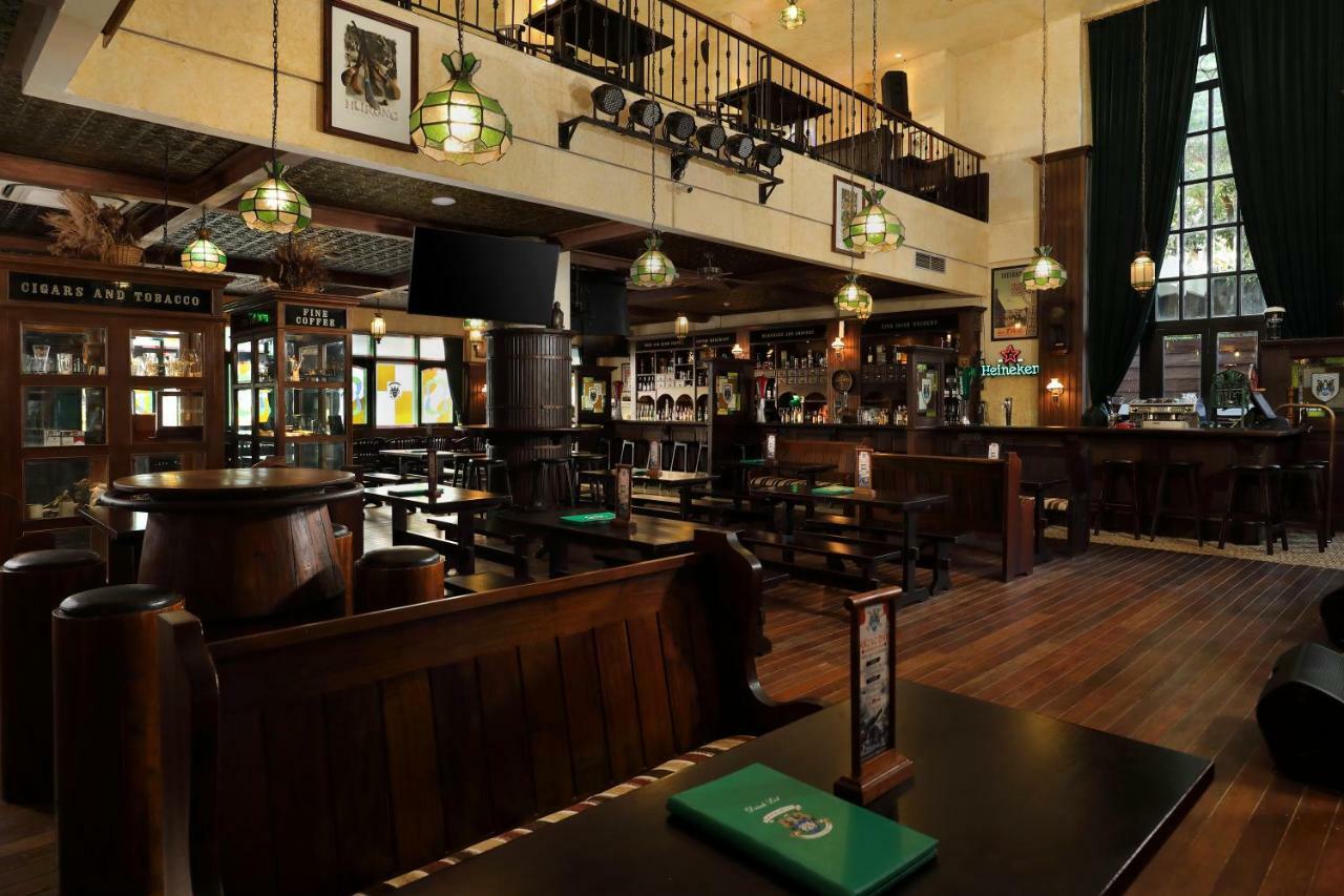 Bali Dynasty Resort Kuta Lombok Εξωτερικό φωτογραφία Interior of the Irish House, Bangalore
